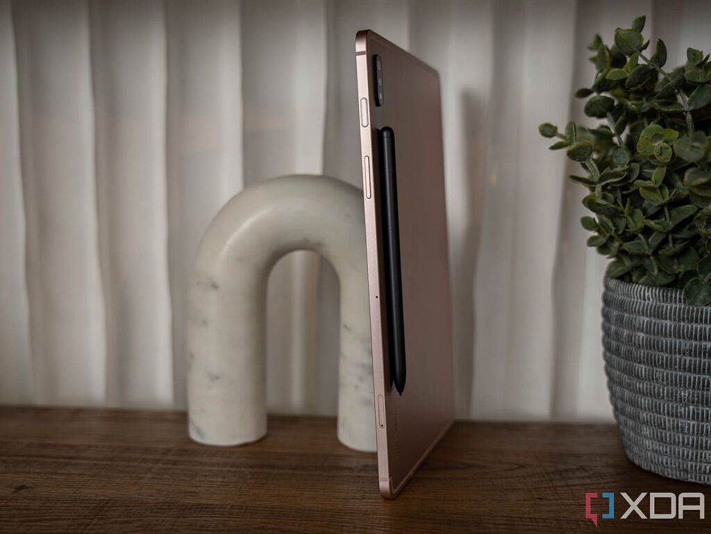 Apple iPad Air 5 (2022) vs Samsung Galaxy Tab S8 Which tablet to buy?