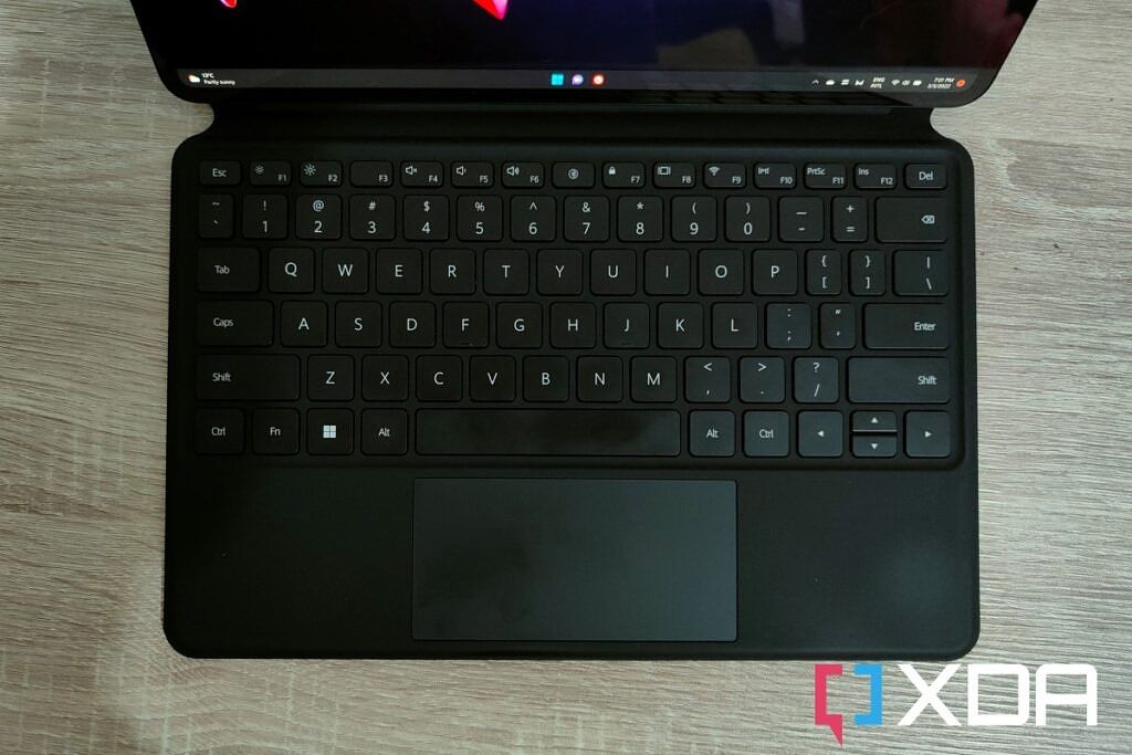 Overhead view of the Smart Magnetic Keyboard attached to the HUAWEI MateBook E