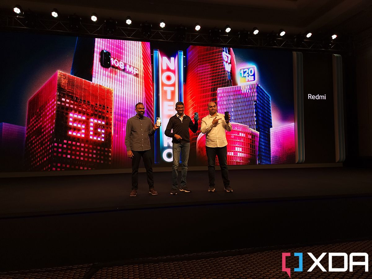 Xiaomi Redmi event with Redmi Note 11 Pro Plus 5G and Redmi Note 11 Pro 4G in hand_1