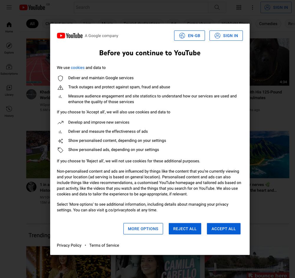 YouTube muestra un diálogo de consentimiento de cookies con botones "Aceptar todo" y "Rechazar todo" al final