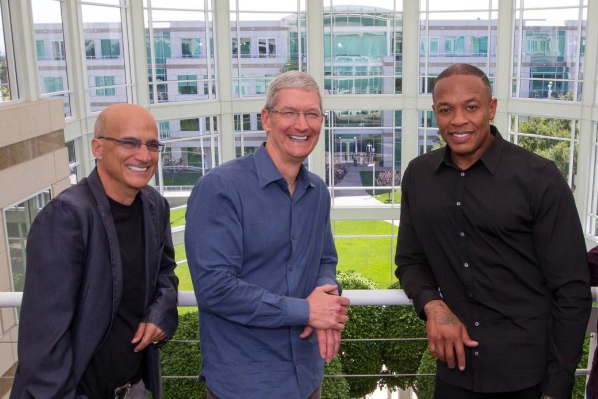 Jimmy Iovine Tim Cook and Dr Dre take a picture to celebrate the acquisition of Beats