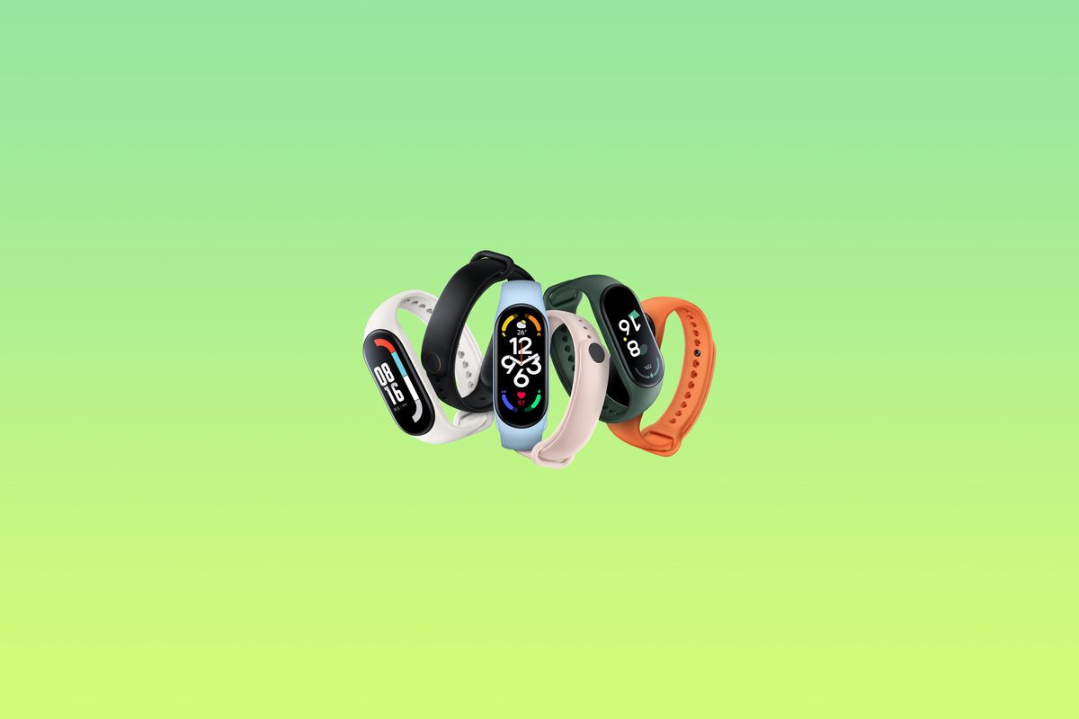 Mi Band 7 in various colors displayed over a gradient background