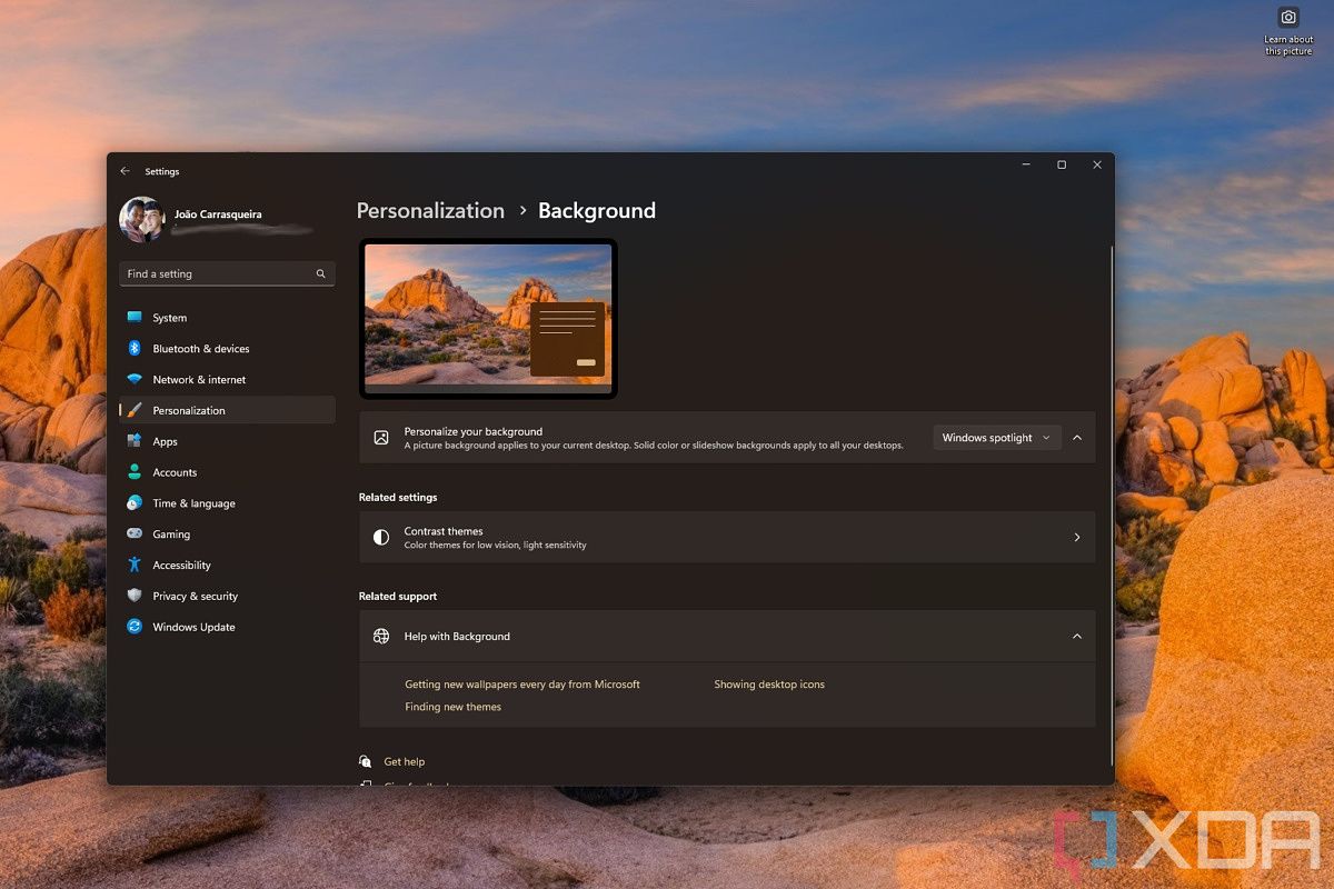 How to enable the Windows spotlight wallpaper on Windows 11