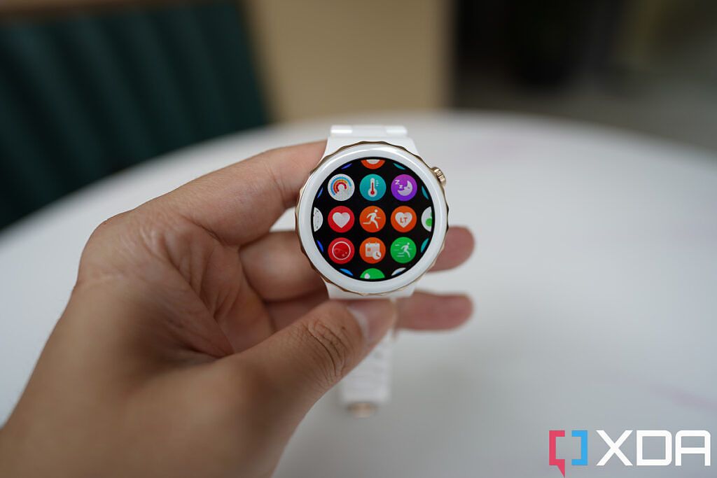 Huawei Watch GT 3 Pro in ceramic
