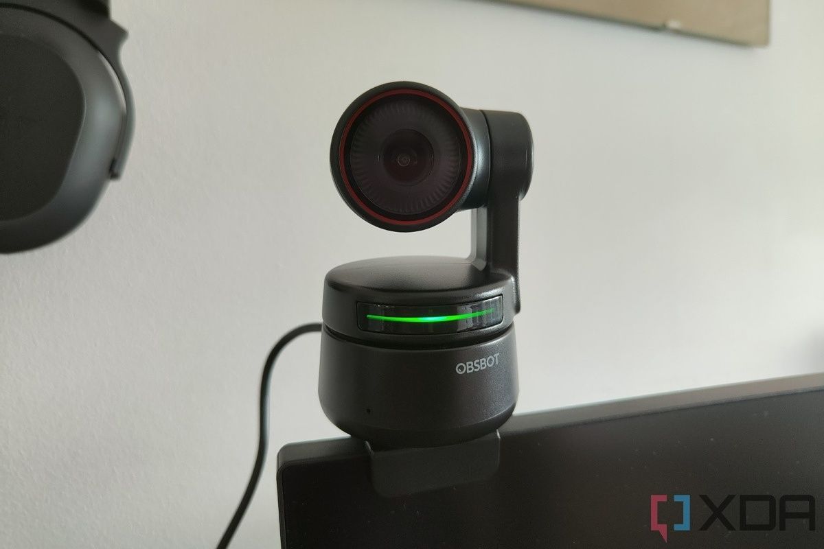 Obsbot Tiny 4K webcam facing forward with tracking disabled