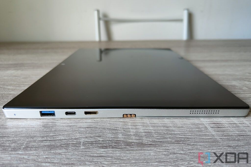 Ports on the left side of the One-Netbook T1 tablet