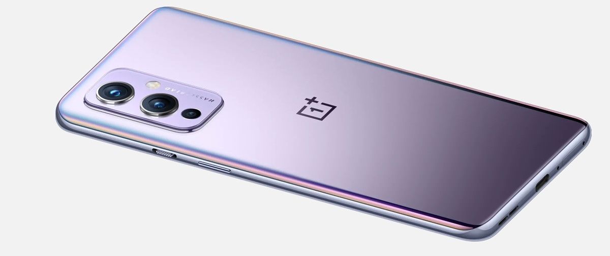 The OnePlus 9 is a speedy 2021 flagship that still holds up very well today. 