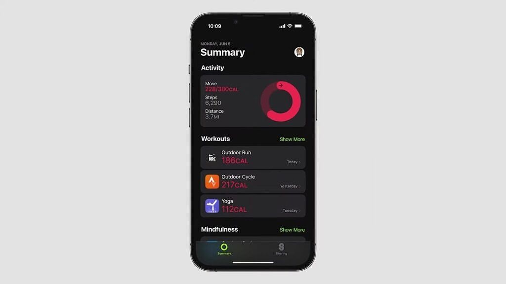 Screenshot showing Fitness app landing page in iOS 16
