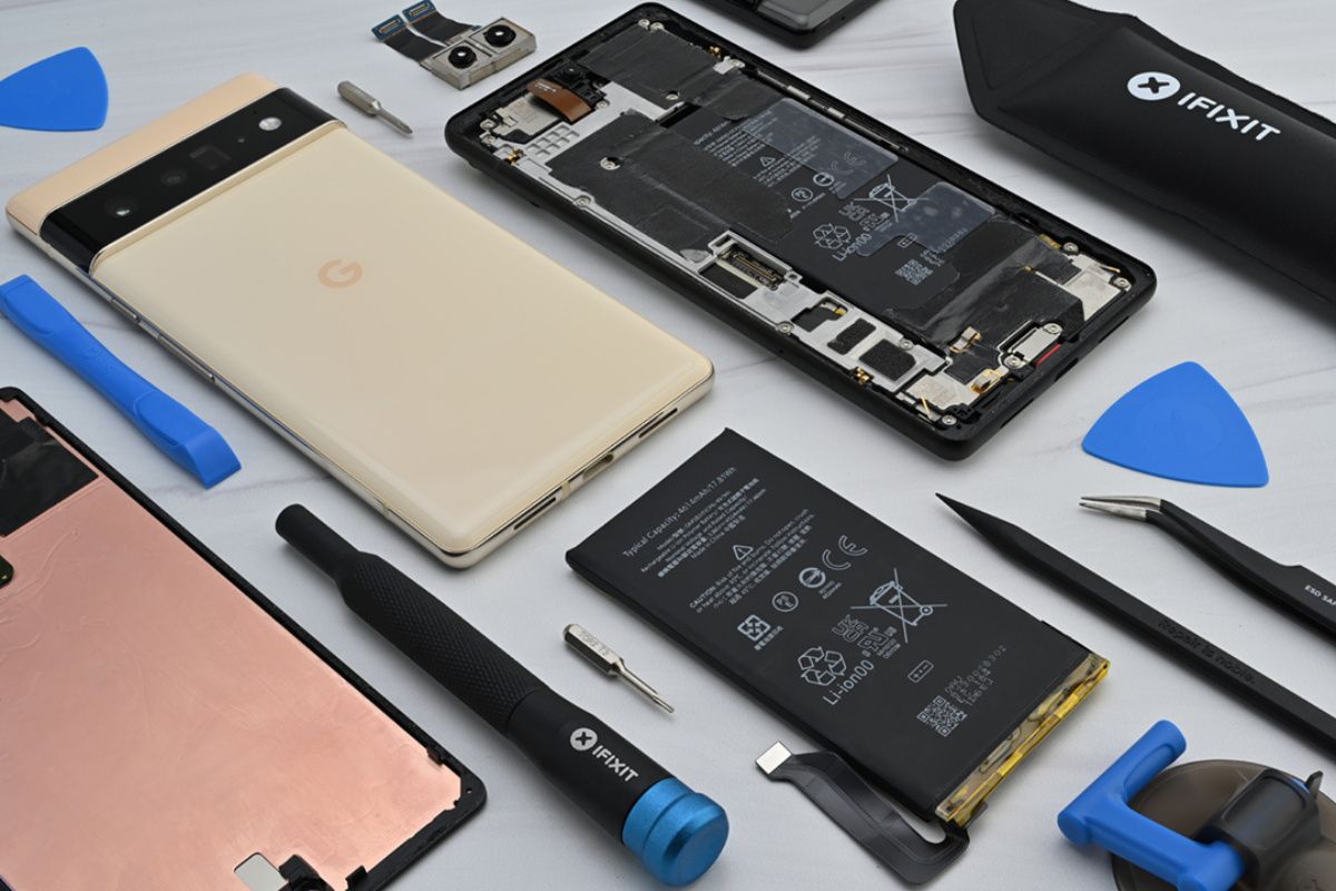Google Pixel Tear down with parts and tools for repair
