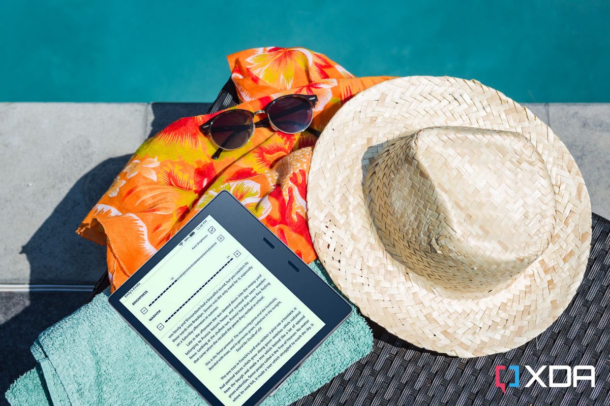 Kindle OAsis Waterproof - by the pool
