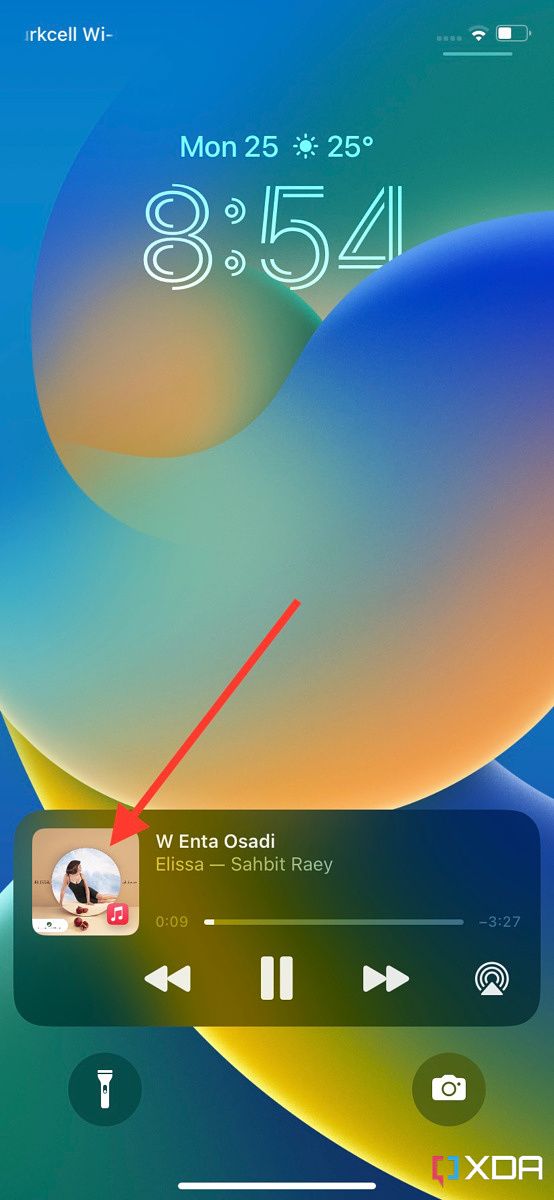 How to enable full-screen album art on the iOS 16 iPhone Lock Screen