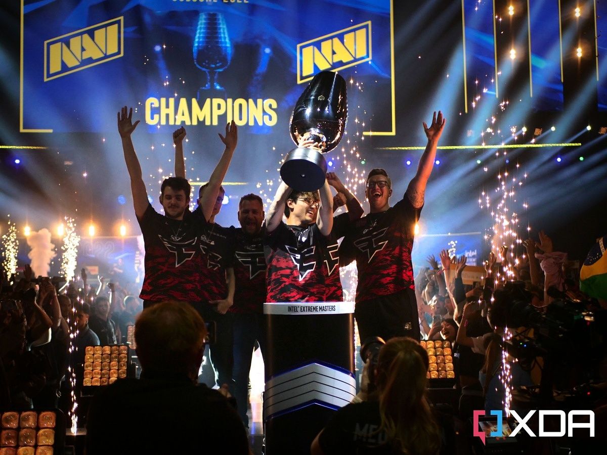 Faze Clan lifts the trophy at IEM Cologne 2022