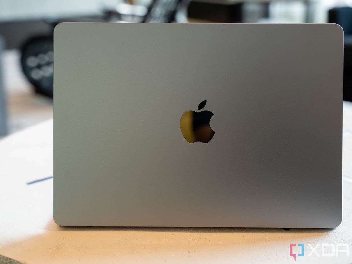 Задняя часть MacBook Air M2