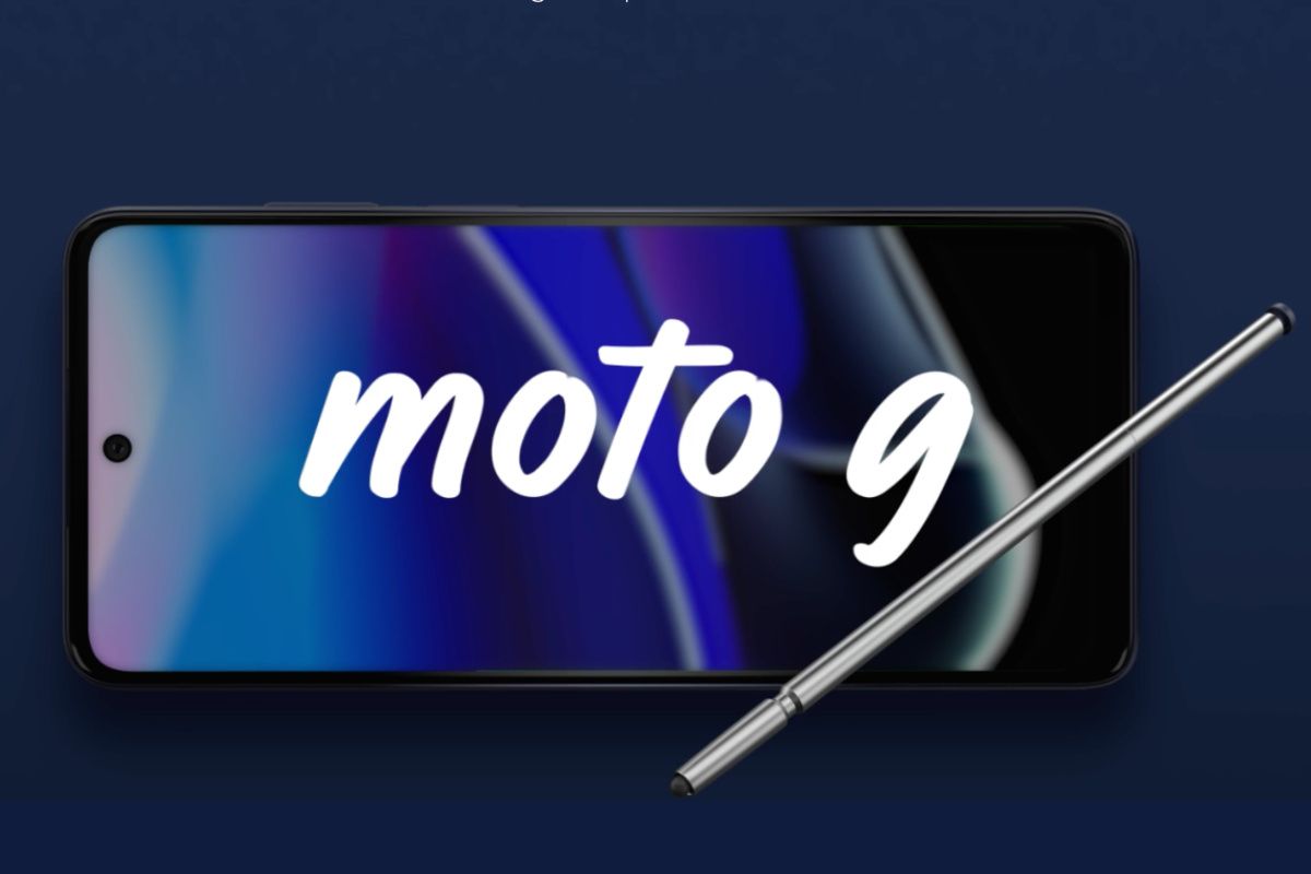moto g stylus 5G with its stylus out