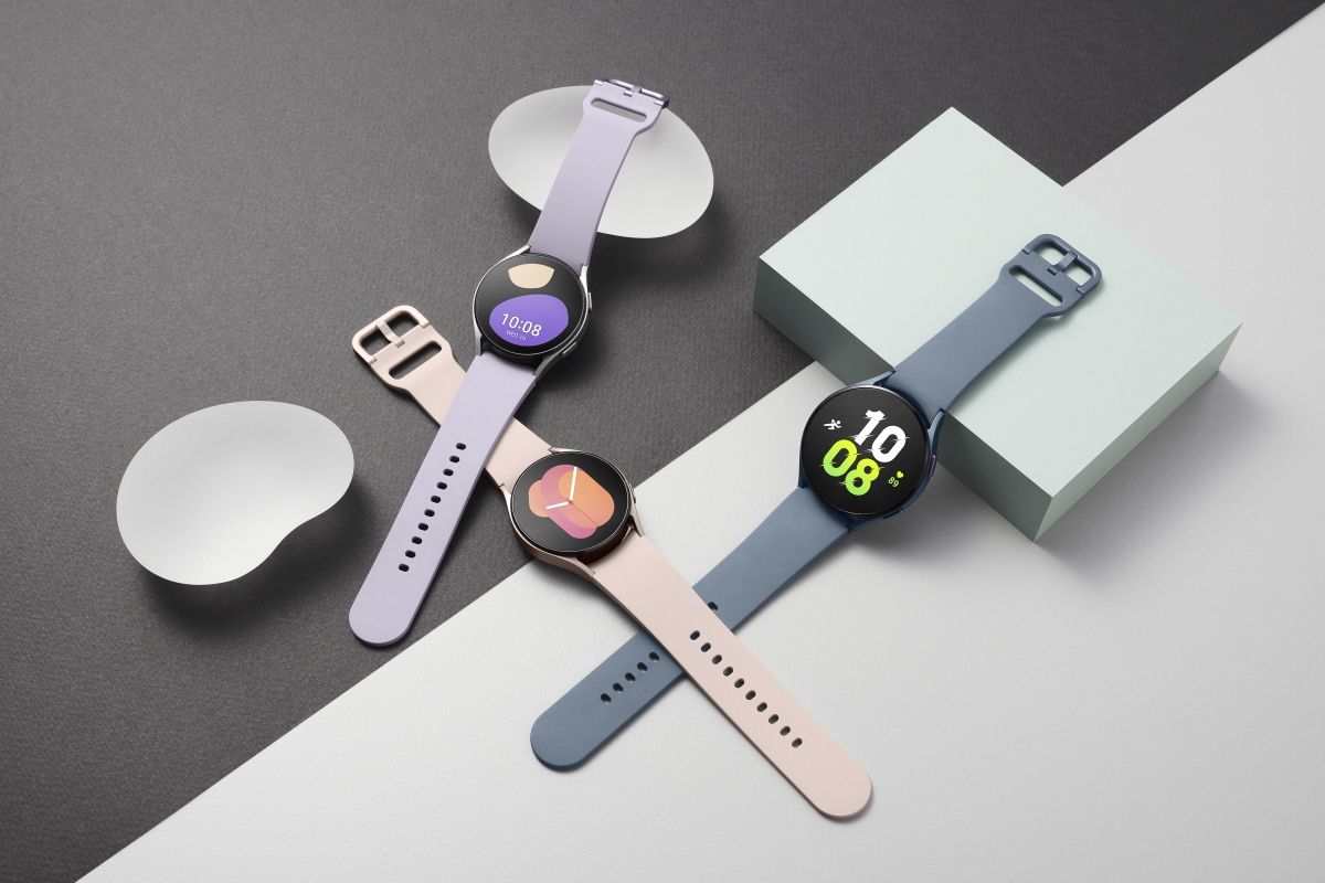 Galaxy Watch 5 in Violet, Rose Gold, and Graphite on a flat surface