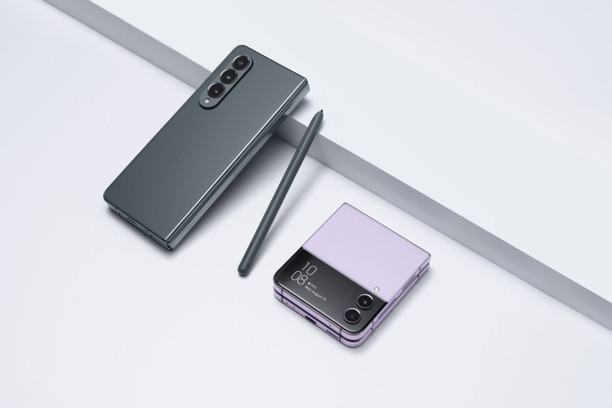 Graygreen Galaxy Z Fold 4 next to Bora Purple Galaxy Z Flip 4 on white background.