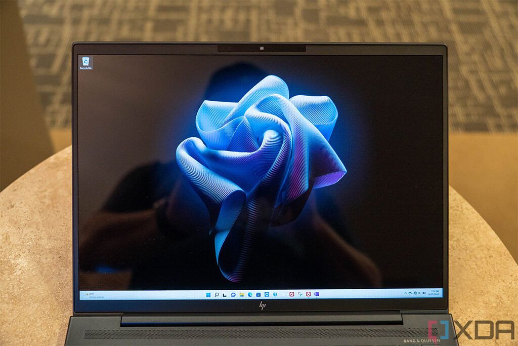 Close up of HP Elite Dragonfly G3 display