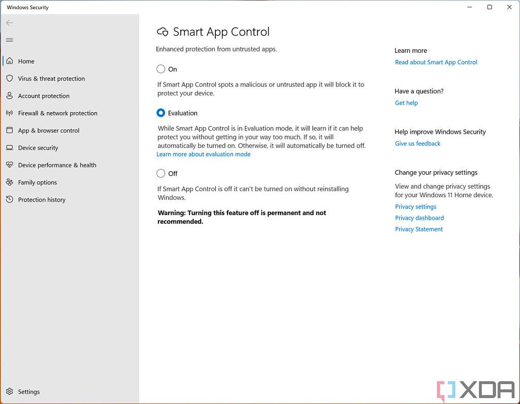 Captura de pantalla de la página Smart App Control en Seguridad de Windows. De forma predeterminada, Smart App Control se inicia en modo de evaluación, pero hay opciones para activarlo o desactivarlo.