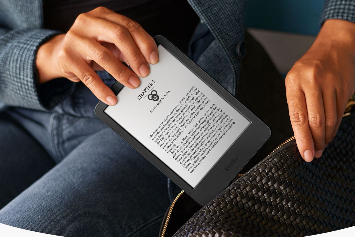 Kindle 2022 coming out of bag