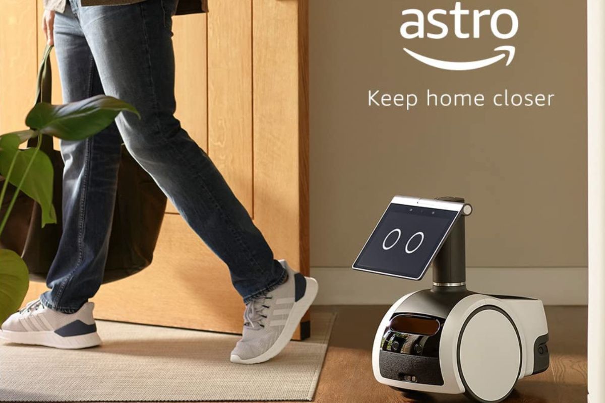 画面上に Ring Virtual Security Guard を表示して企業をパトロールする Astro。