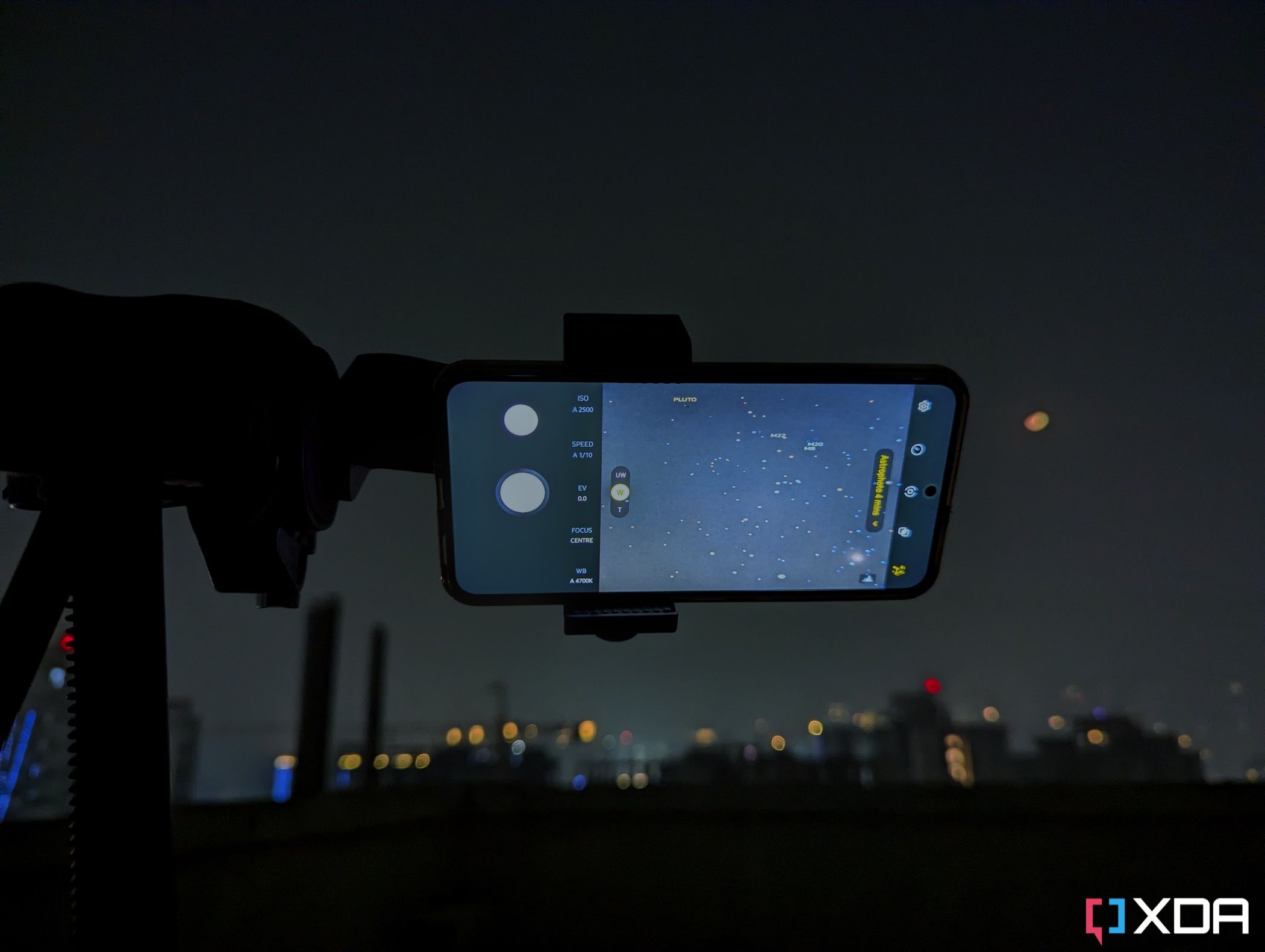 A Samsung Galaxy S22 mounted on a tripod shooting the night sky