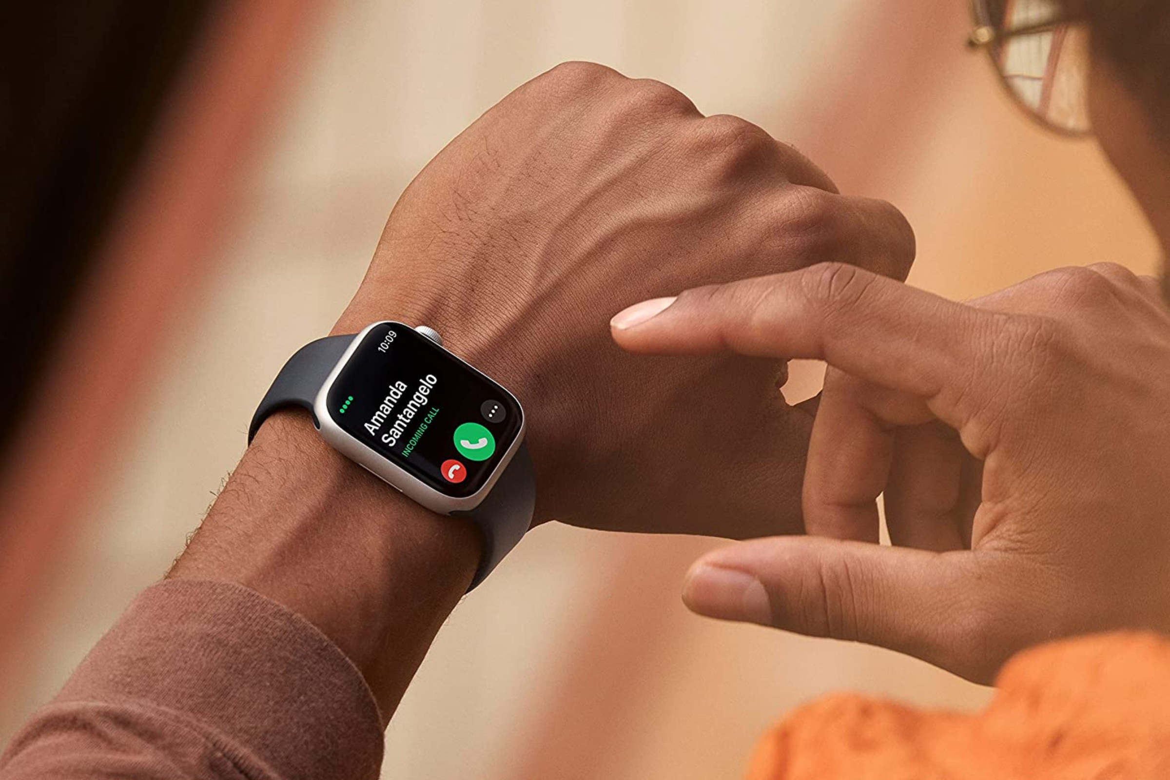 Apple Watch Series 8 Cellular on the wrist getting a phone call