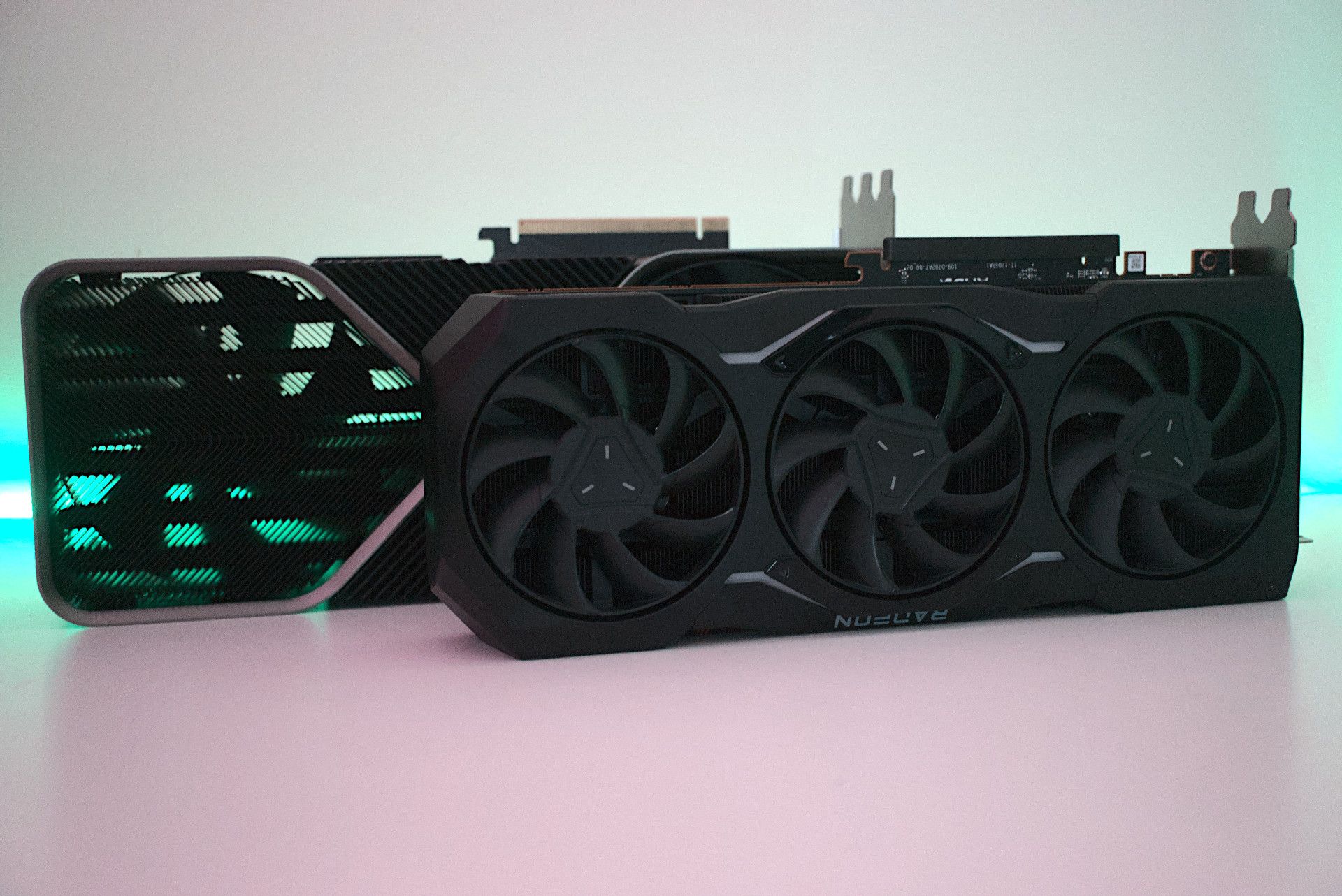 NVIDIA GeForce RTX 4090 AMD Radeon RX 7900 XTX