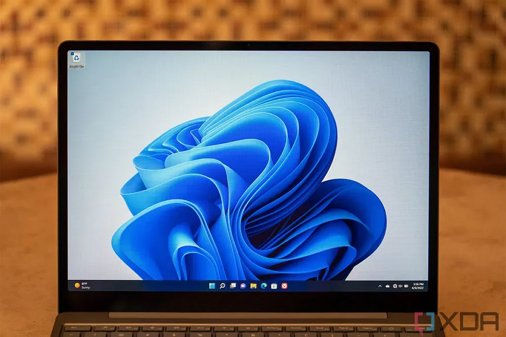 Surface-Laptop-Go-2-10