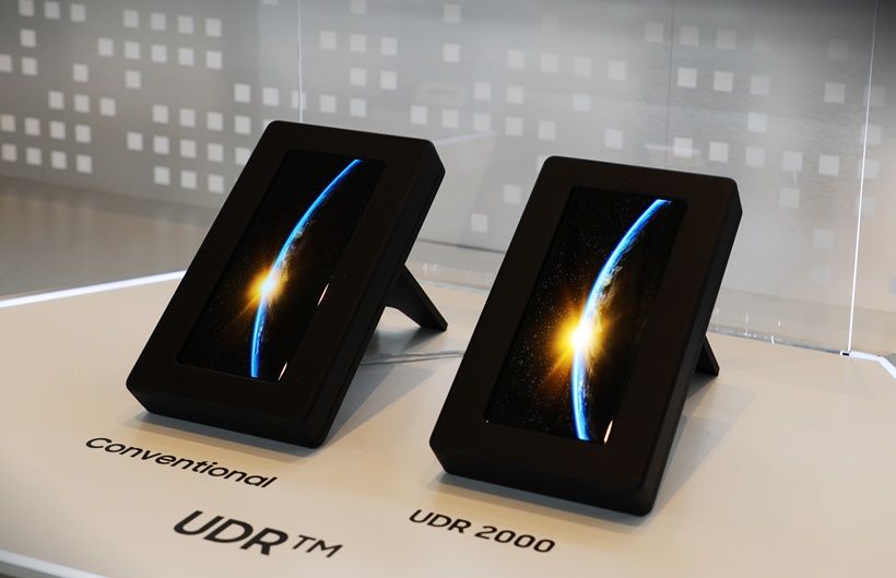 Samsung Display UDR 2000 OLED panel next to a standard model OLED