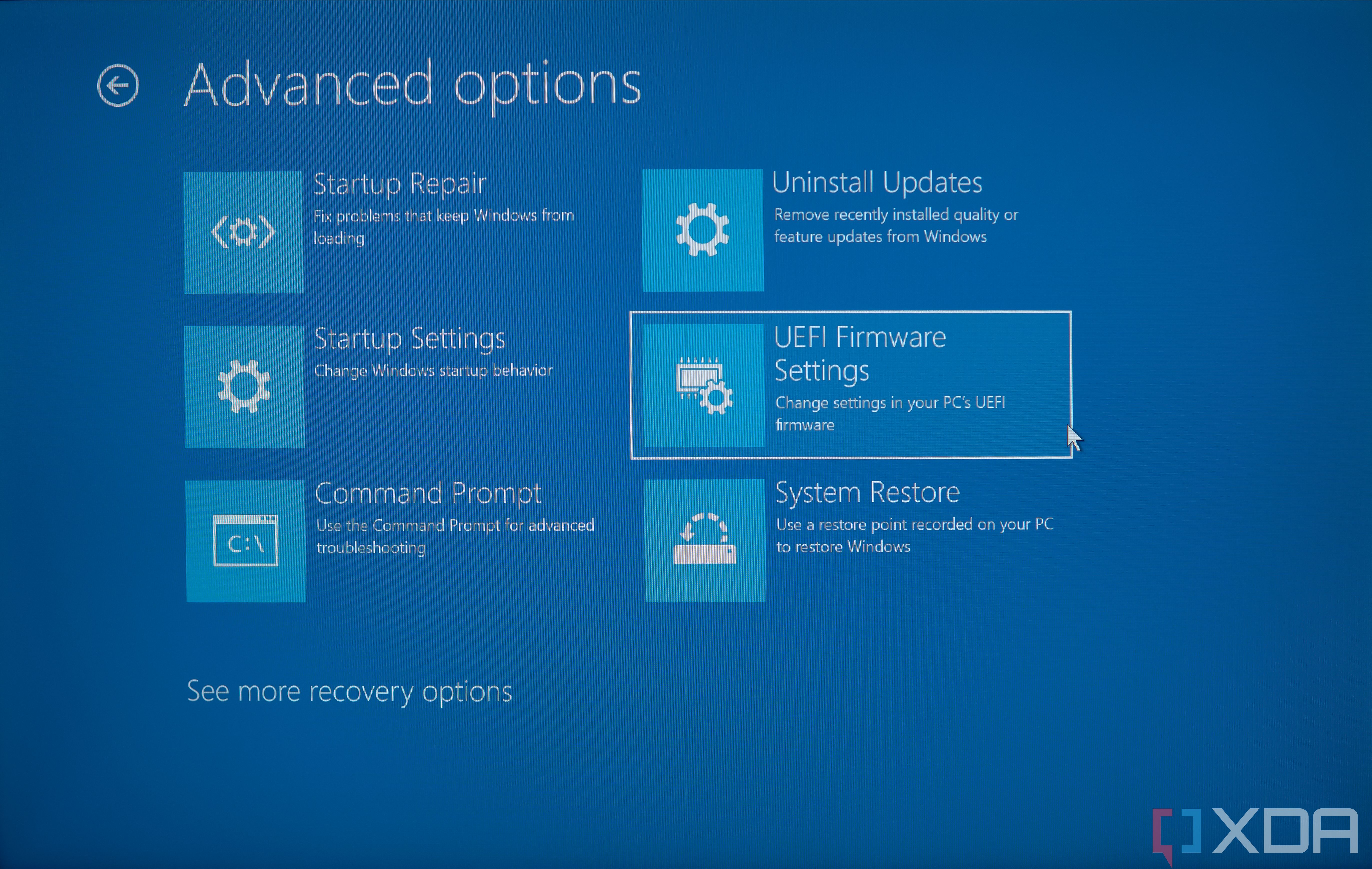 Screenshot of the Windows recovery environment with the UEFI firmware settings option selected