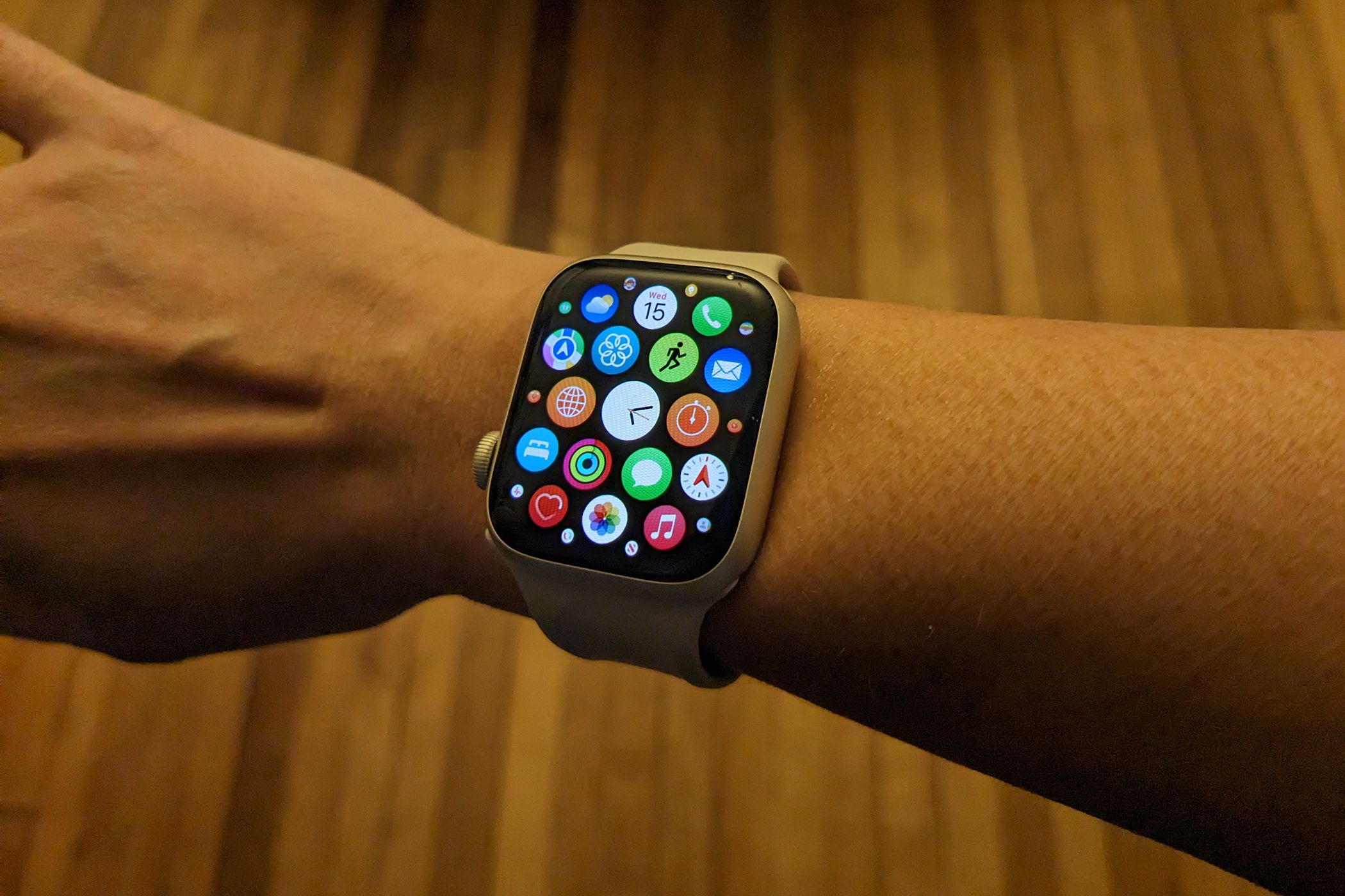 Apple Watch arm in arm with apps