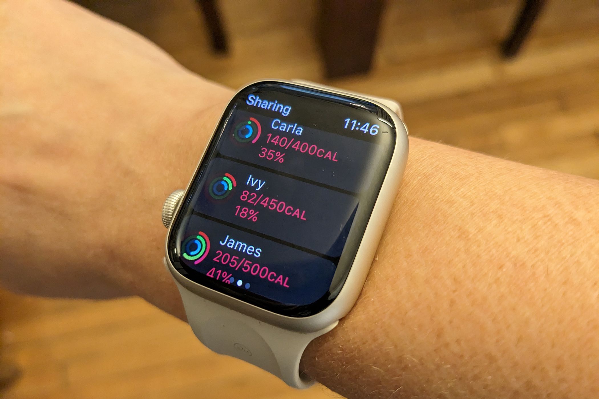 how to add friends on apple watch se