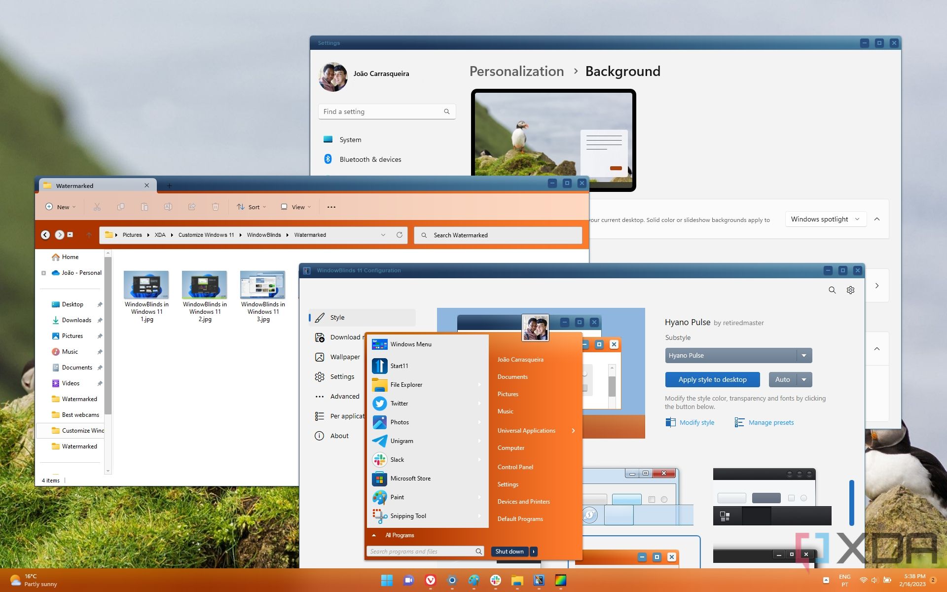 Снимок экрана Windows 11 с различными приложениями, пользовательским меню «Пуск» и темой.