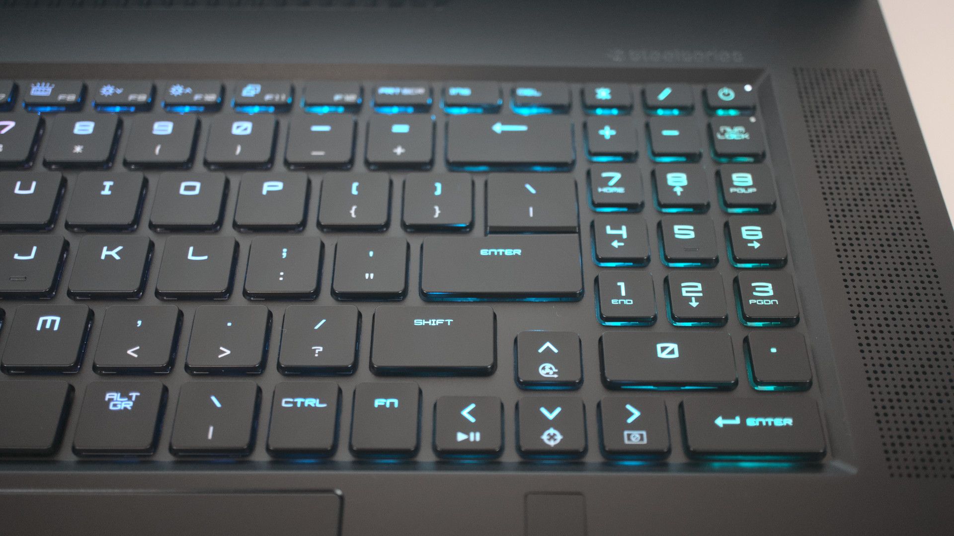 msi-titan-gt77-laptop-keyboard-3