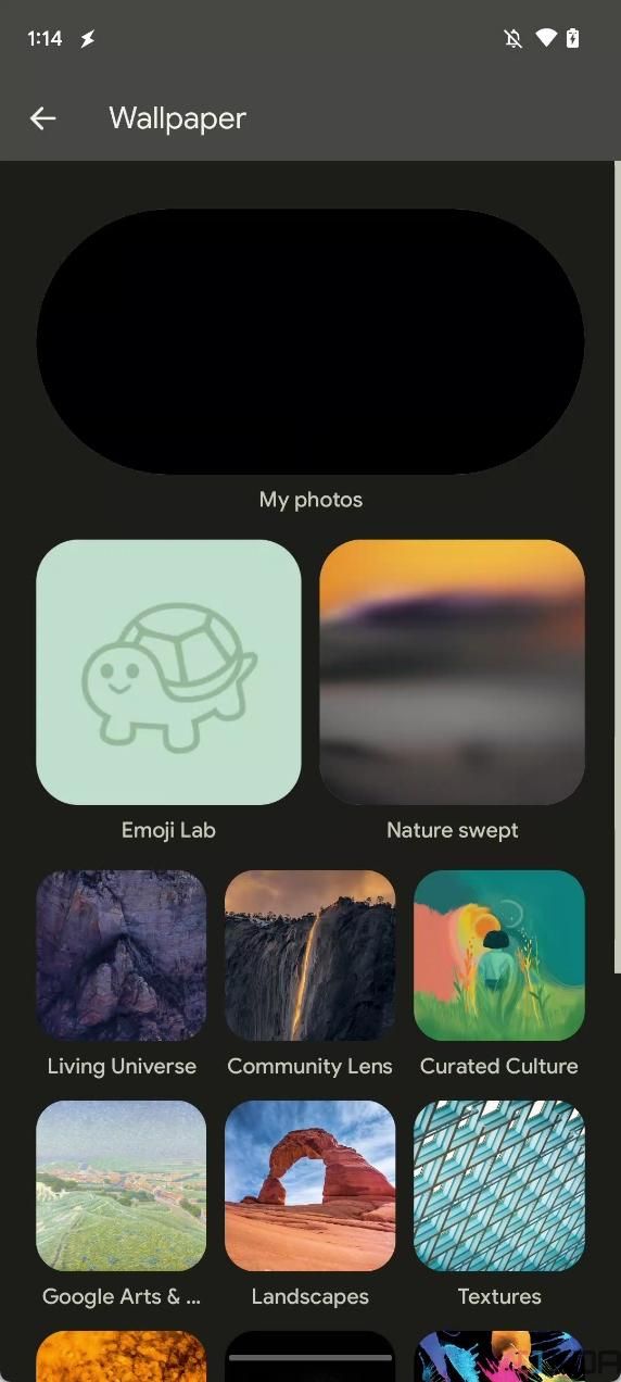 Android 14 Emoji Wallpaper showing a cloud, turtle, and star saved in the user's wallpaper app