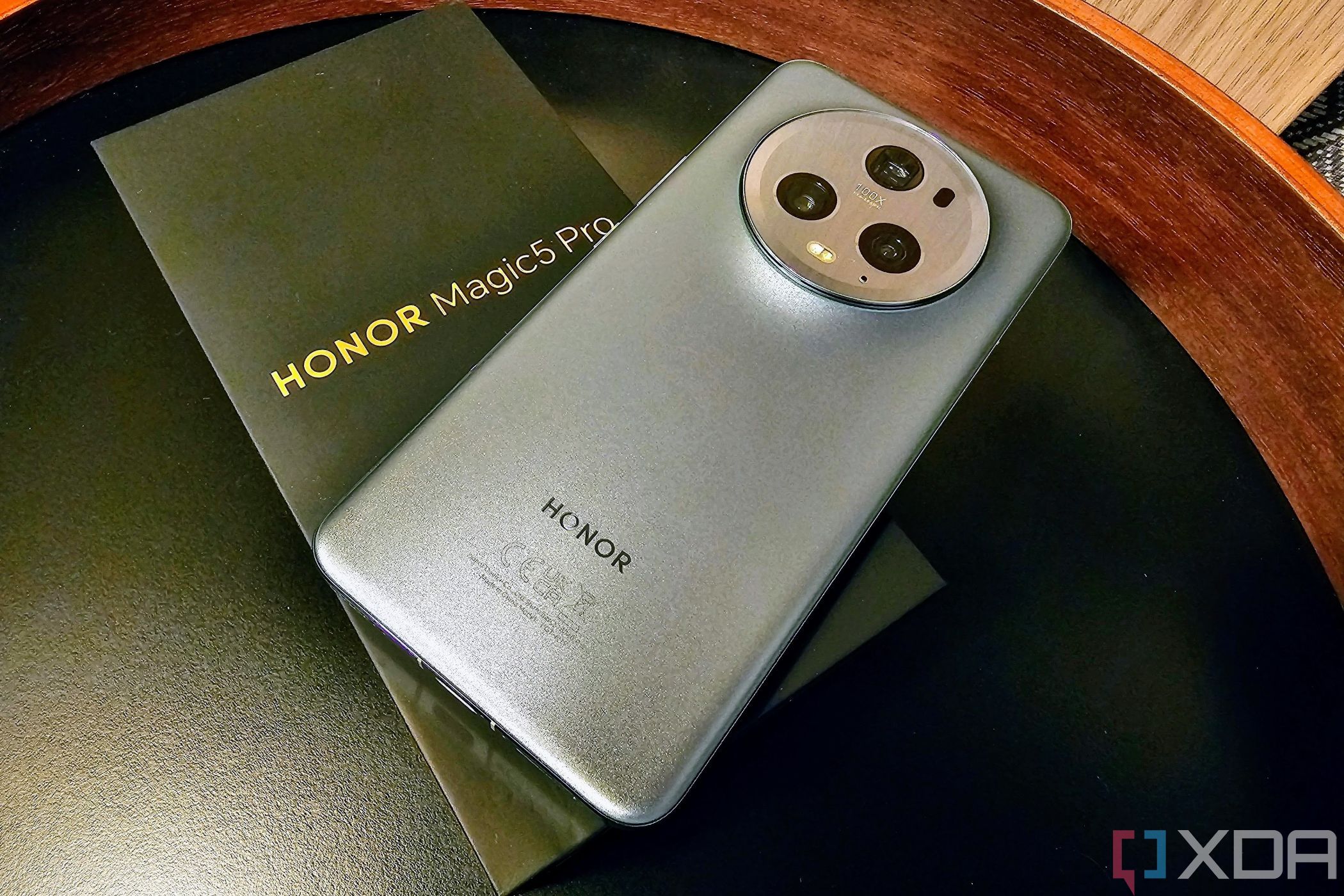 Honor Magic 5 Pro on top of retail box-1