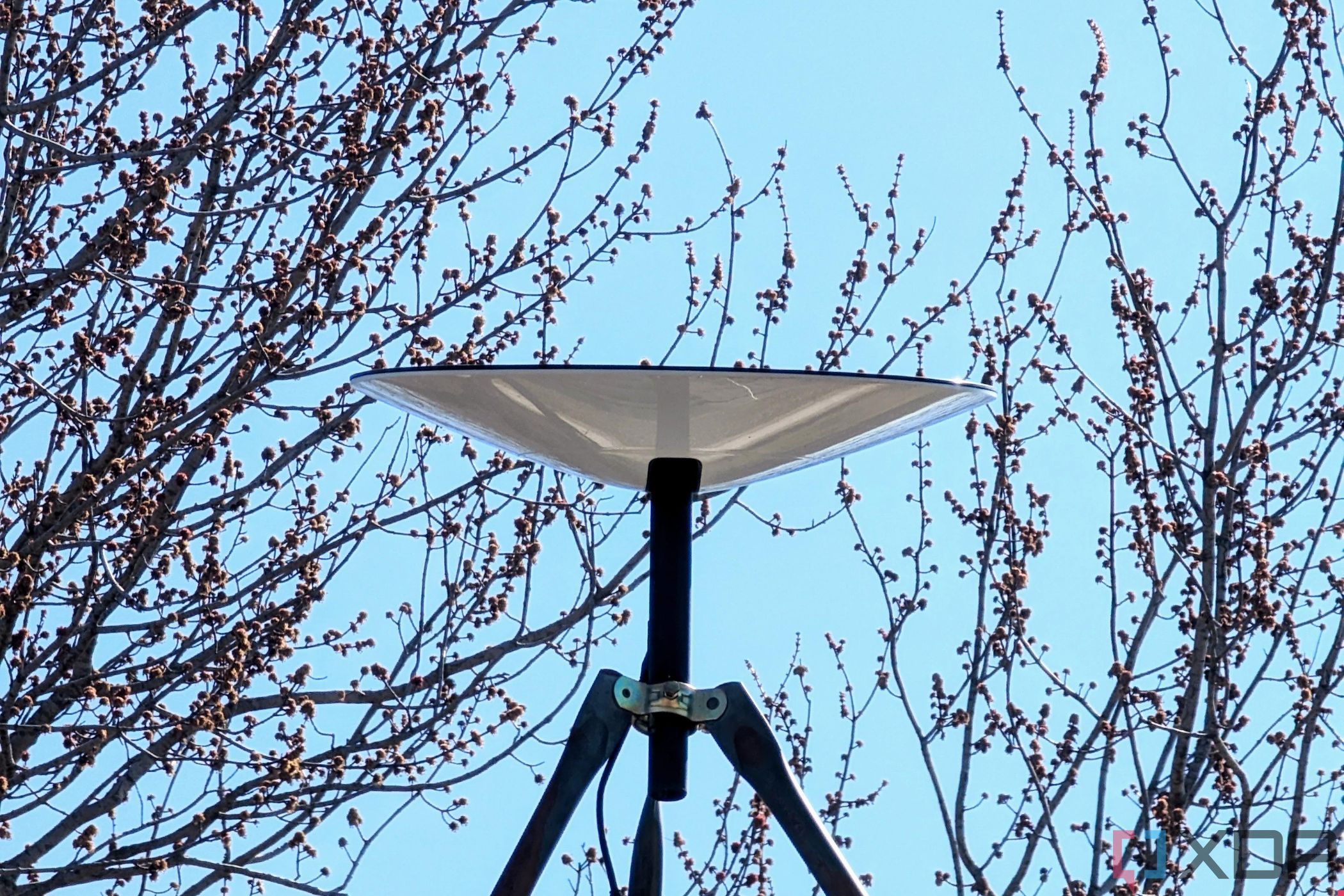 Starlink satellite on roof tripod-1