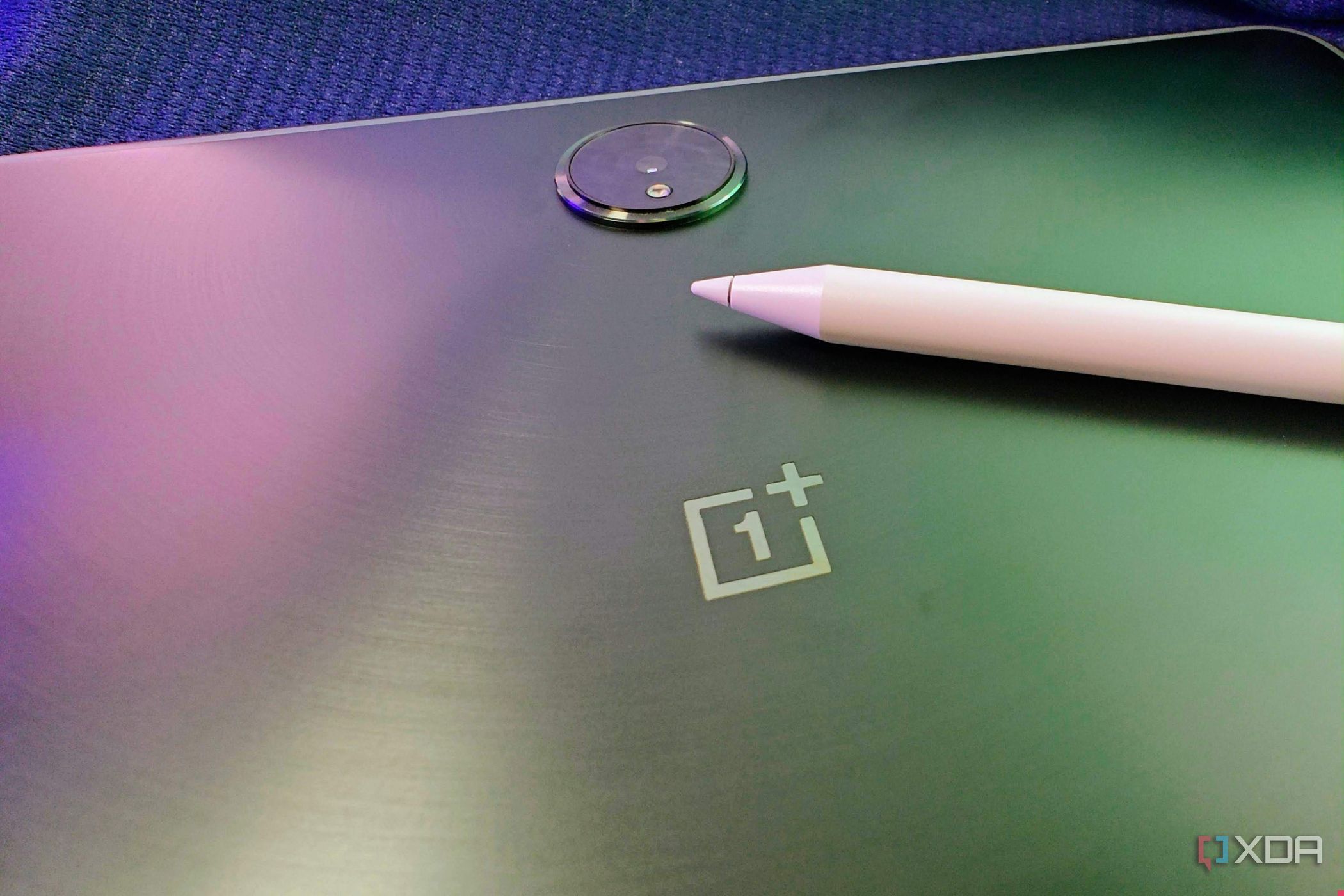 OnePlus Pad back and the end of the Stylo