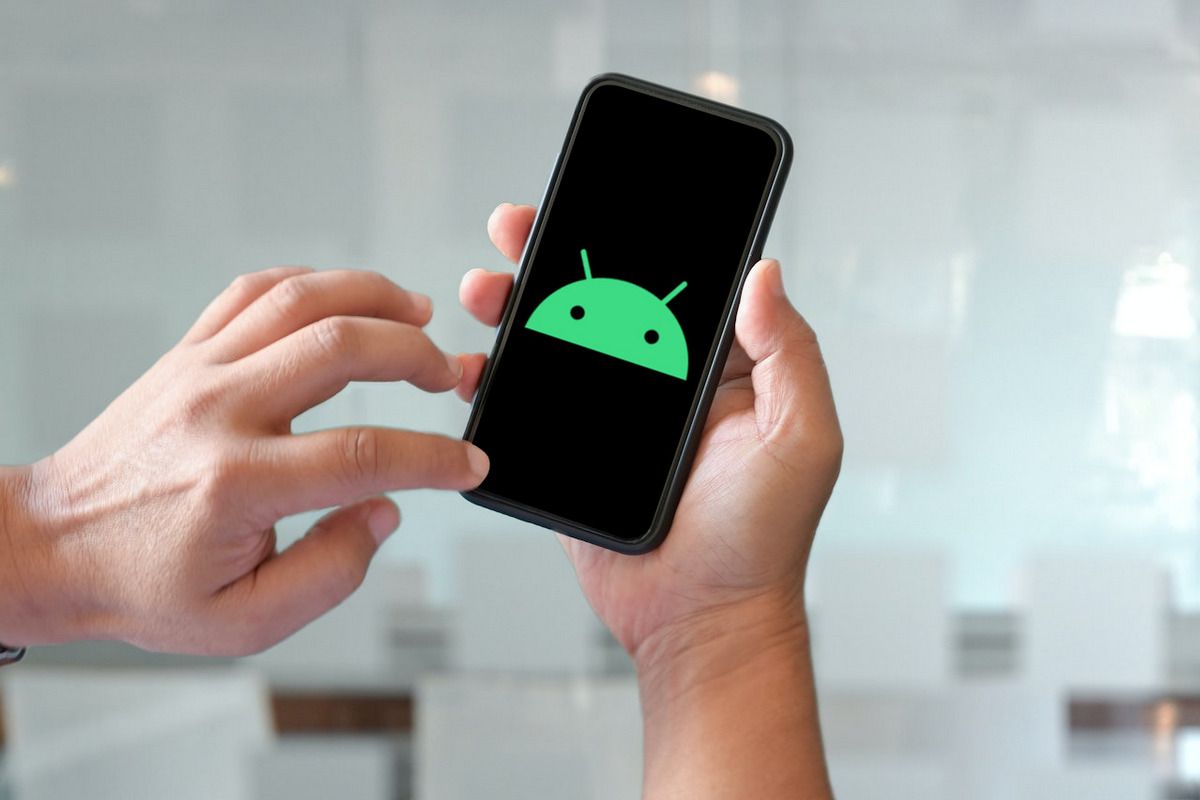 Android logo displayed on a smartphone in a person's hands