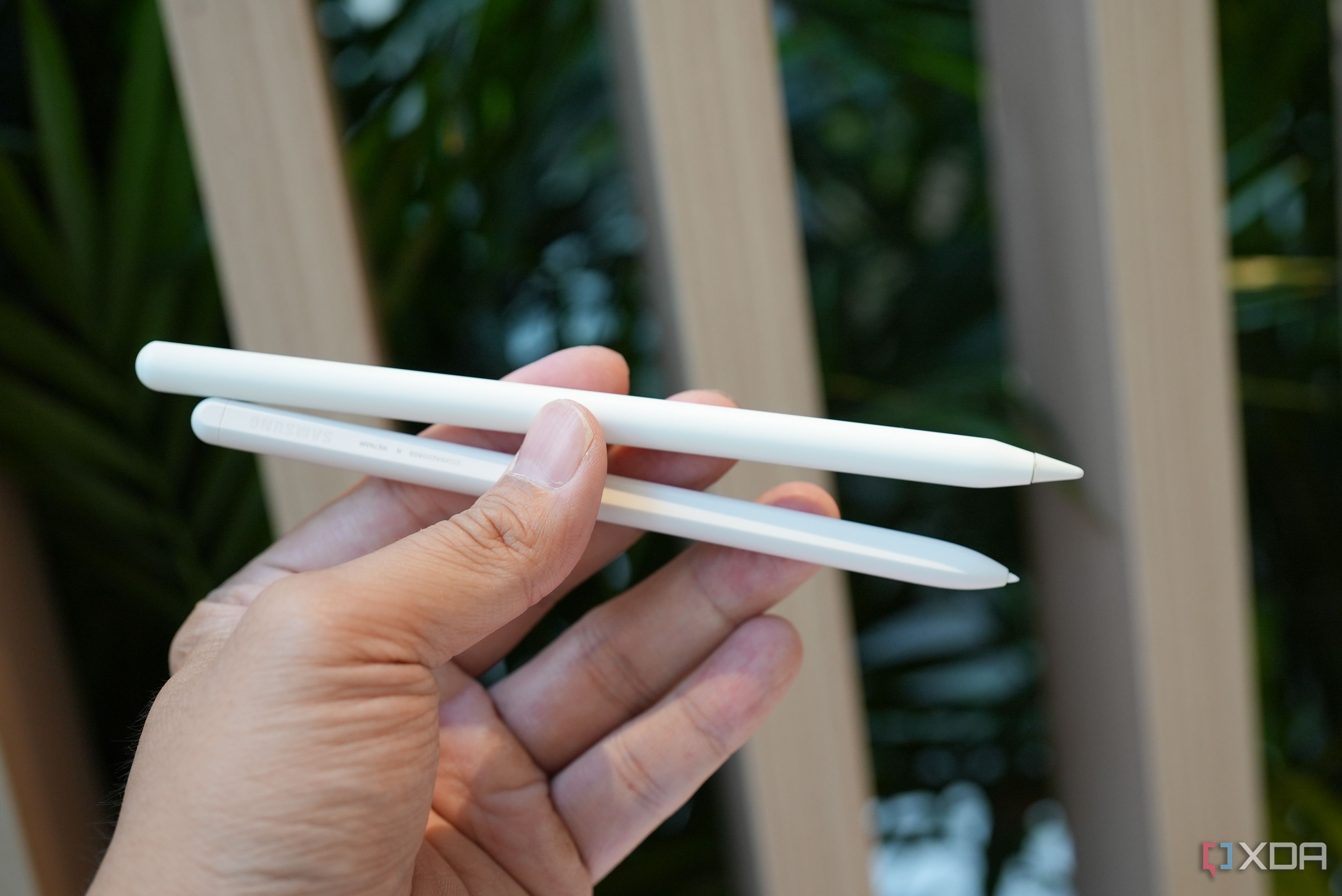 Apple Pencil versus Logitech Crayon 