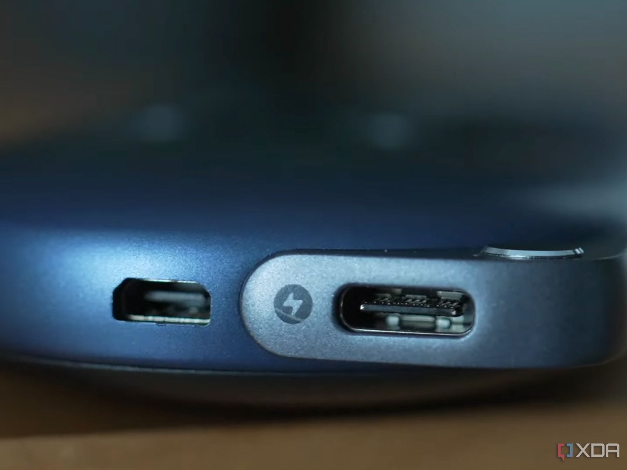 Los dos puertos de Rokid Station: USB-C y puerto mini-HDMI