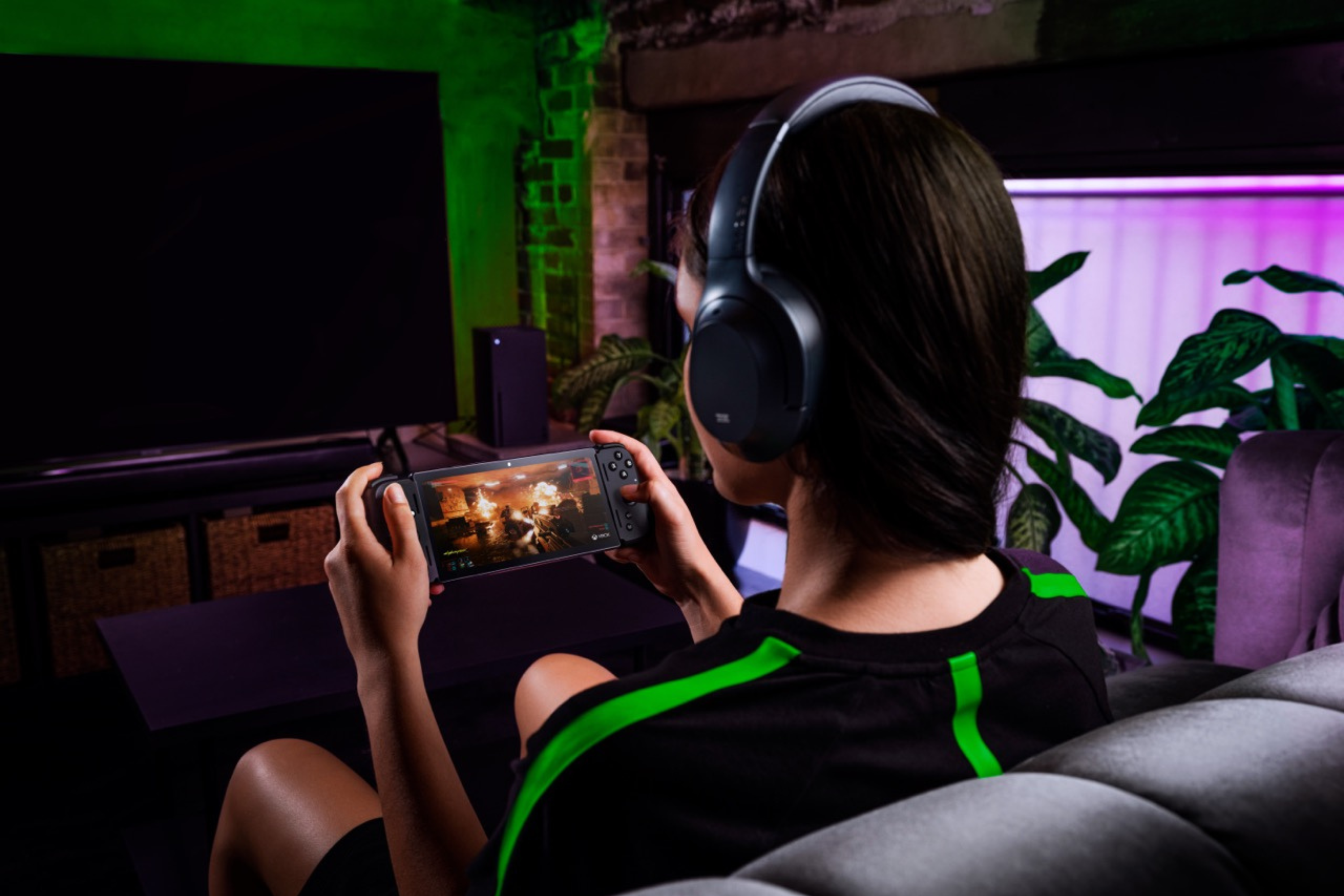 Razer unveils officially licenced Xbox editions of the Razer Kishi V2 for  iOS and V2 Pro for Android