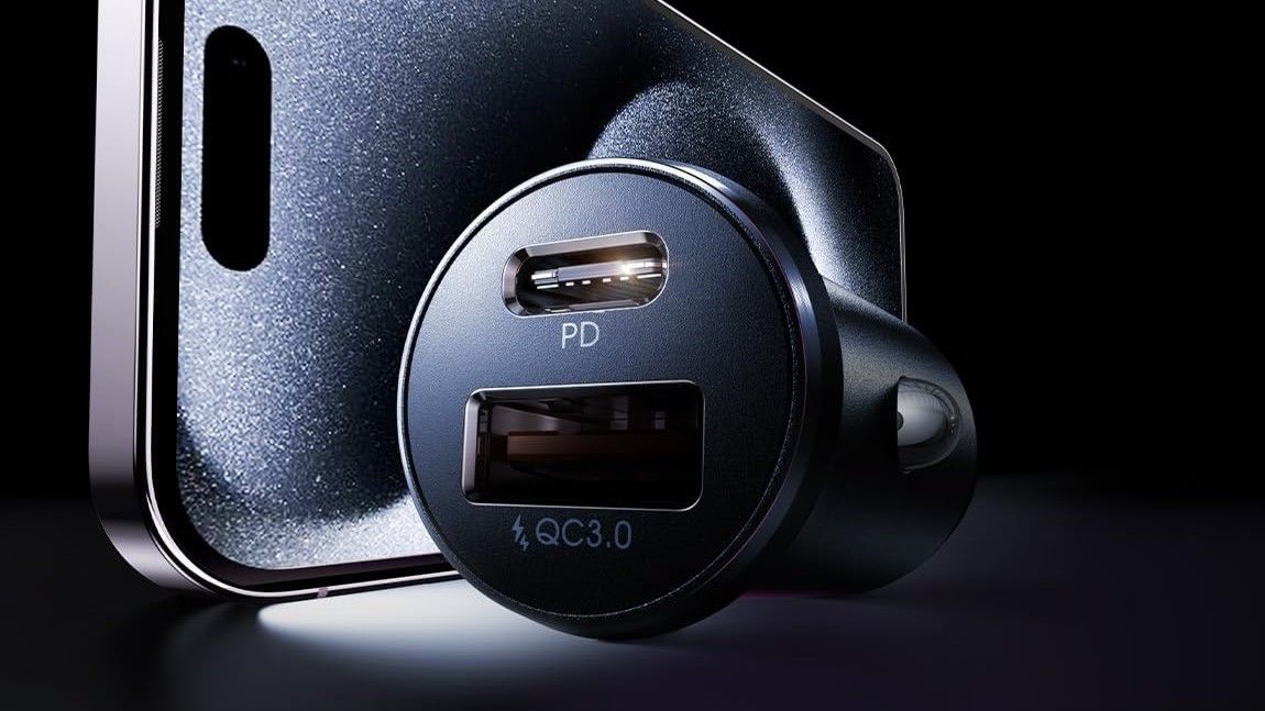 Image showing LISEN's USB C Car Charger Adapter with an iPhone in the back