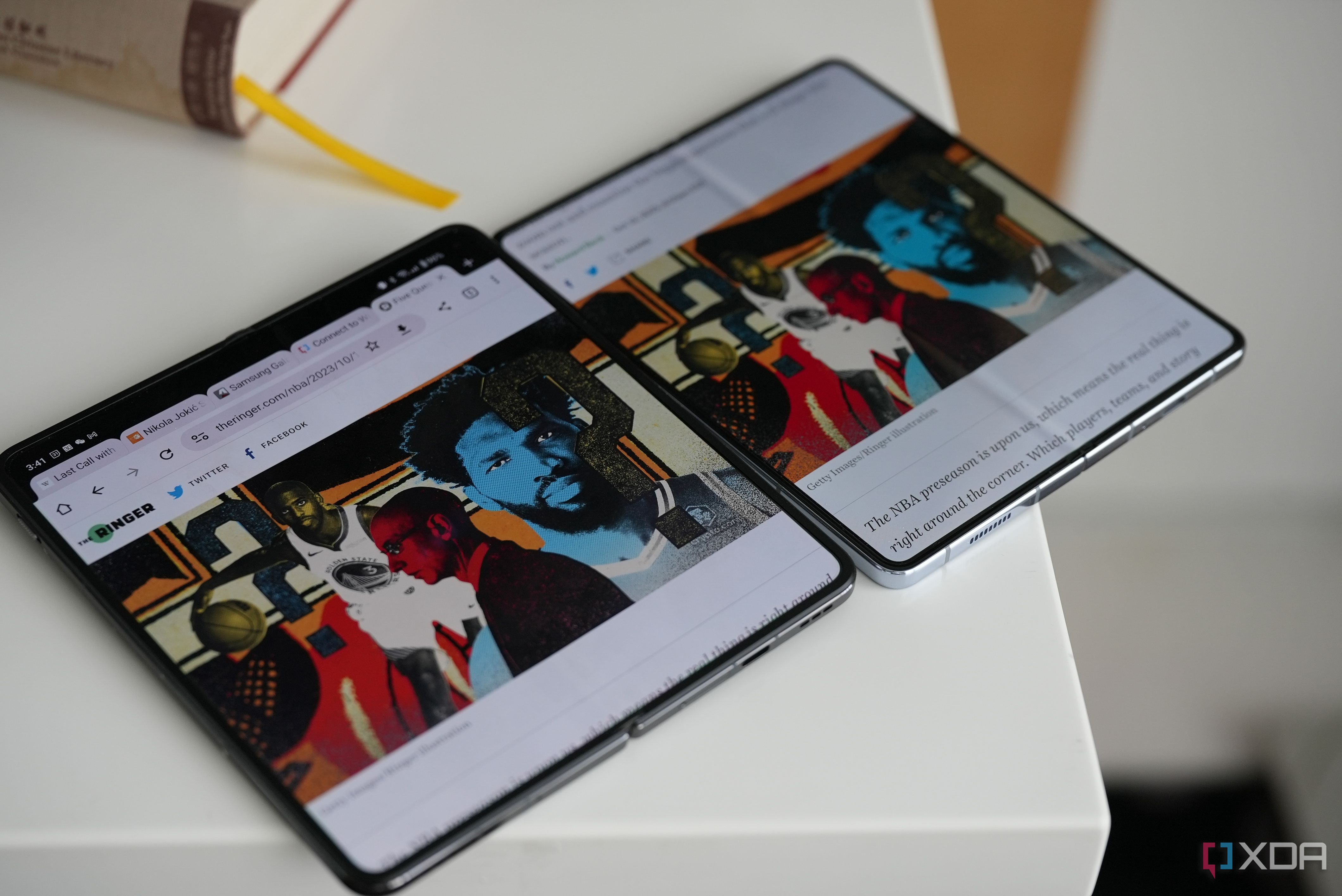 Открытый экран OnePlus (слева) и Galaxy З Fold 5 экран (справа)