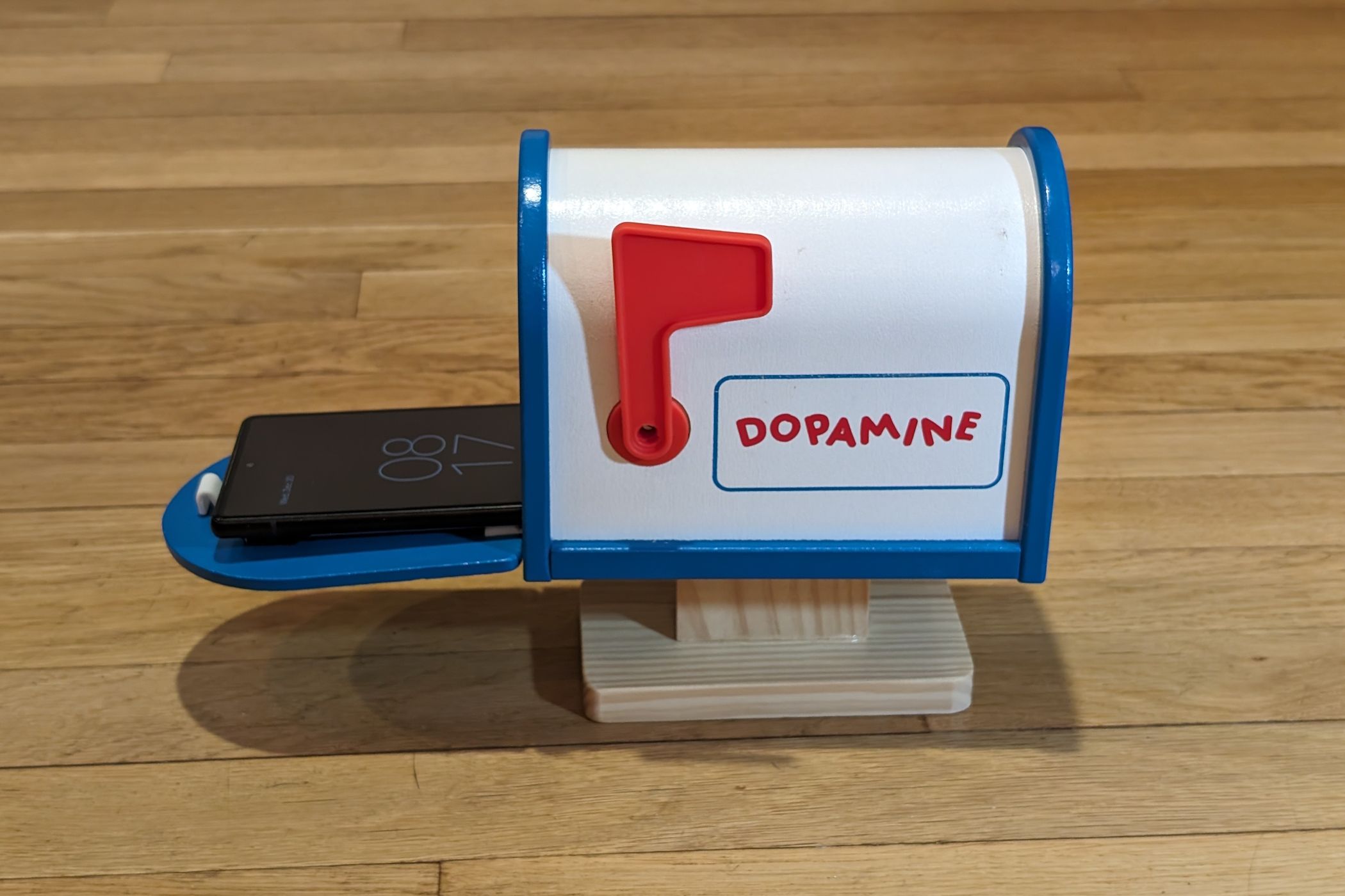 This smart Raspberry Pi mailbox keeps intrusive phone alerts at bay
