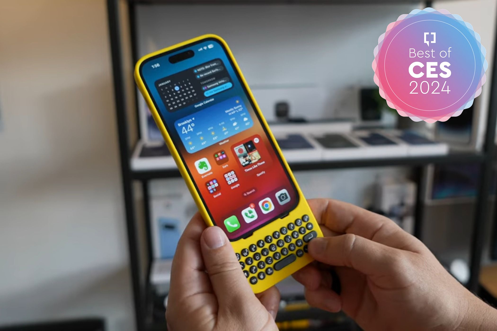 Un iPhone con la funda con teclado Clicks