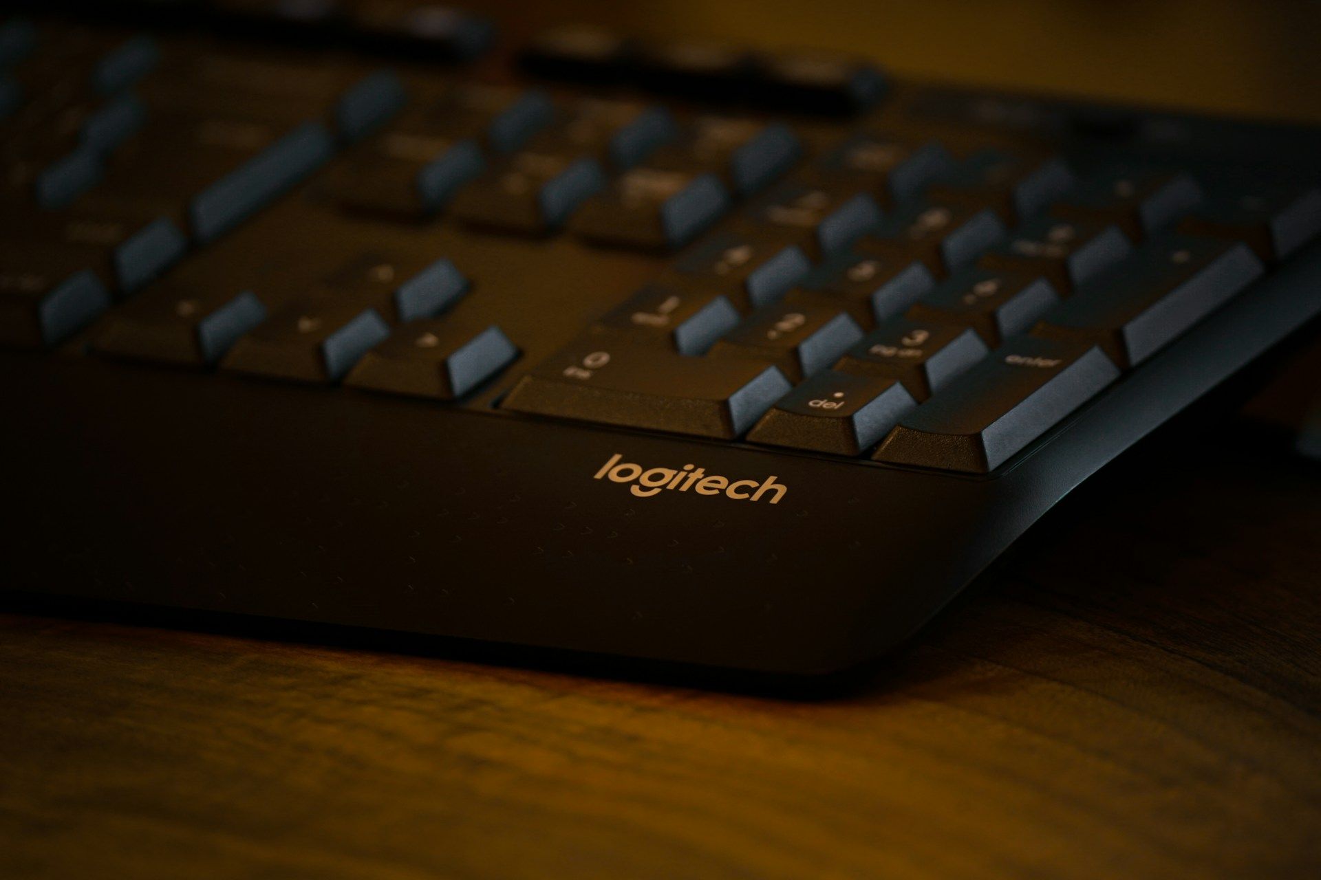 Teclado de tamaño completo de Logitech