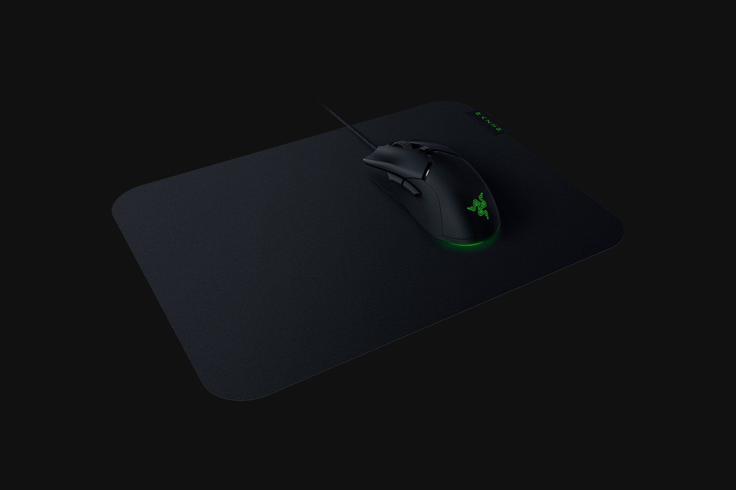 Ratón Razer Viper sobre alfombrilla Razer Sphex V3