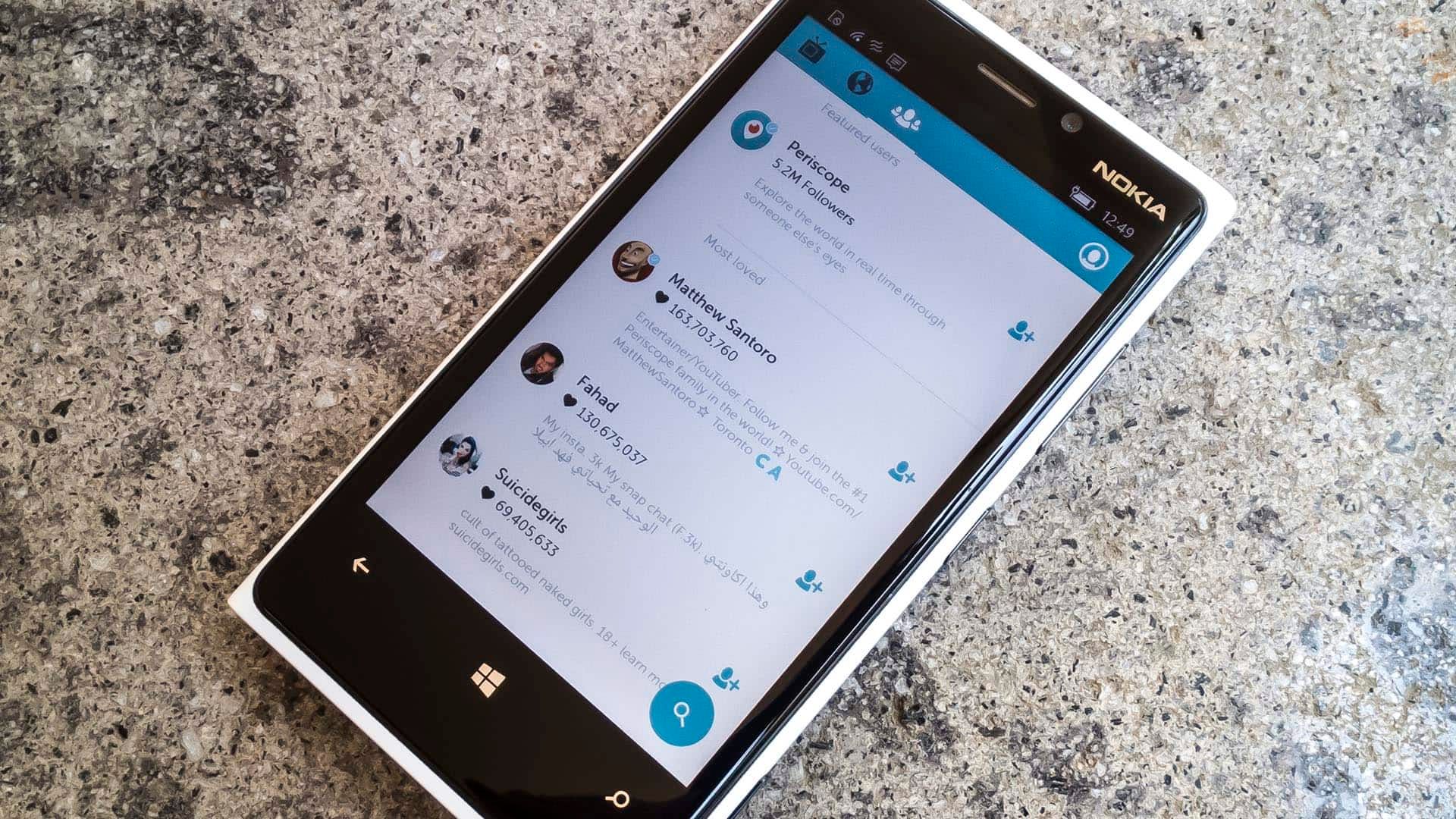 Windows Phone with Periscope app for Android