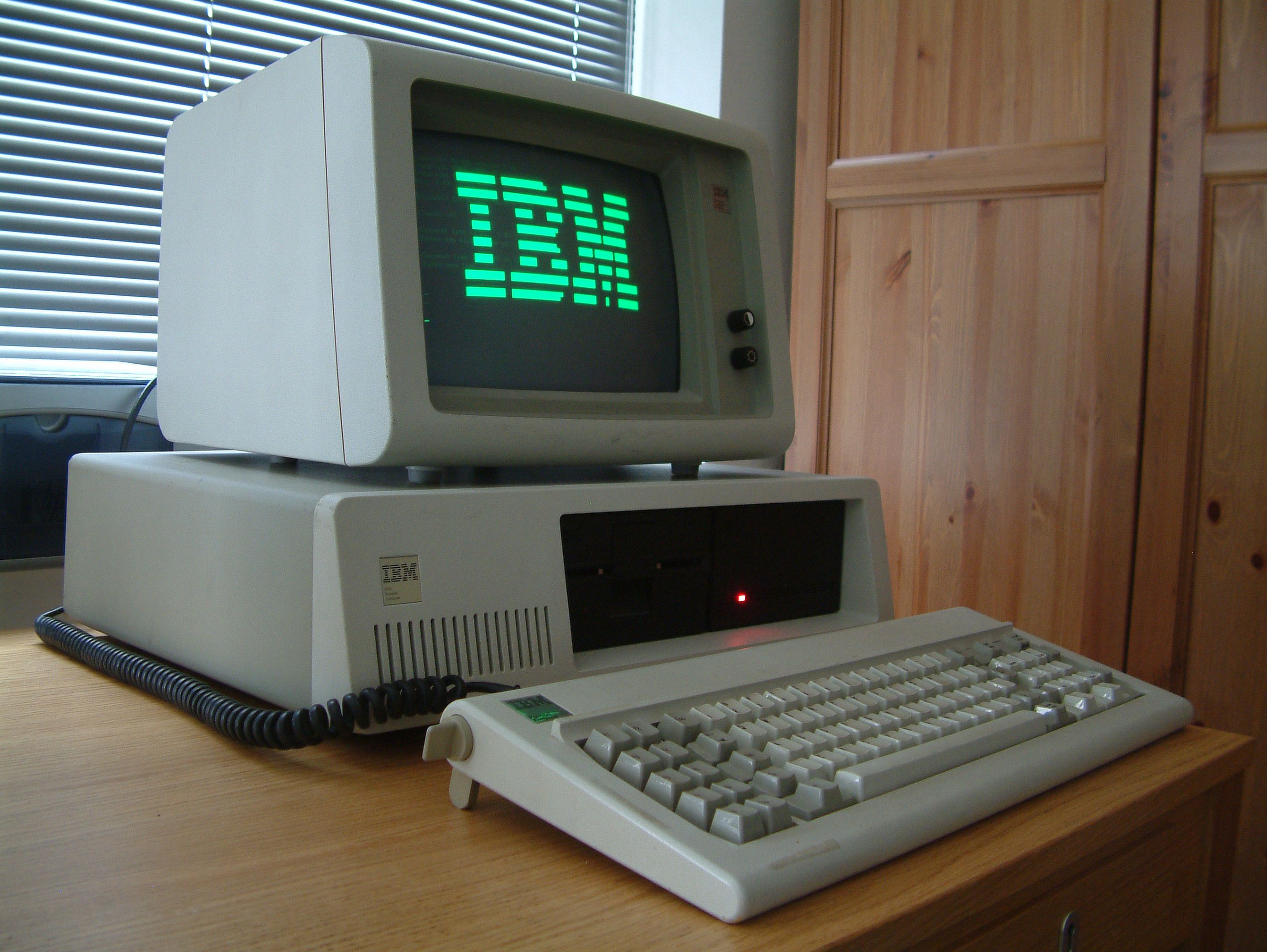 IBM PC XT with green monochrome phosphor screen and 10MB full height 5,25
